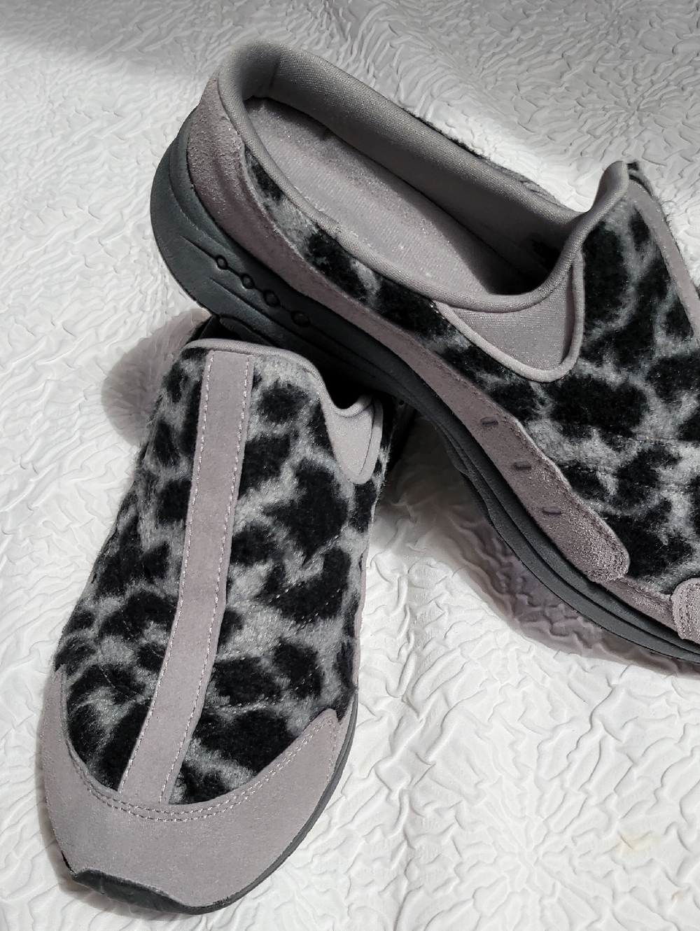 Easy Spirit Women Mule Shoe SetTraveltime Black On Gray Leppard Size 9.5WW